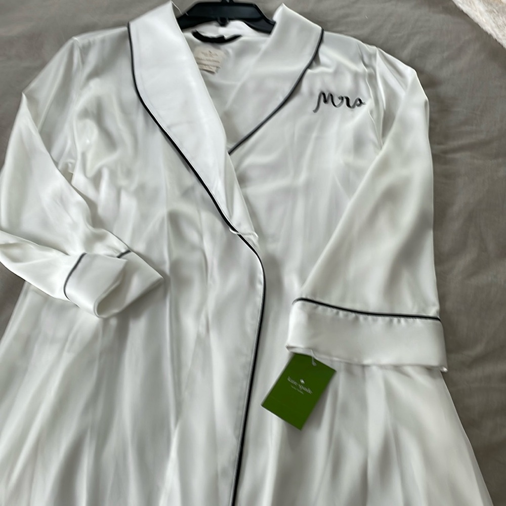 Kate Spade Mrs robe NWT size medium